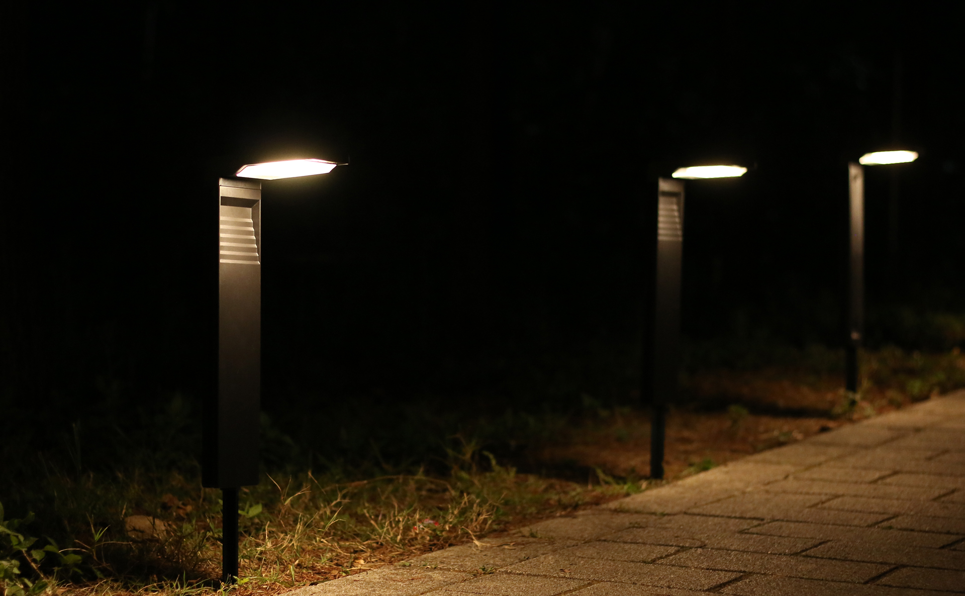Solar Pathway Pillar Light 2