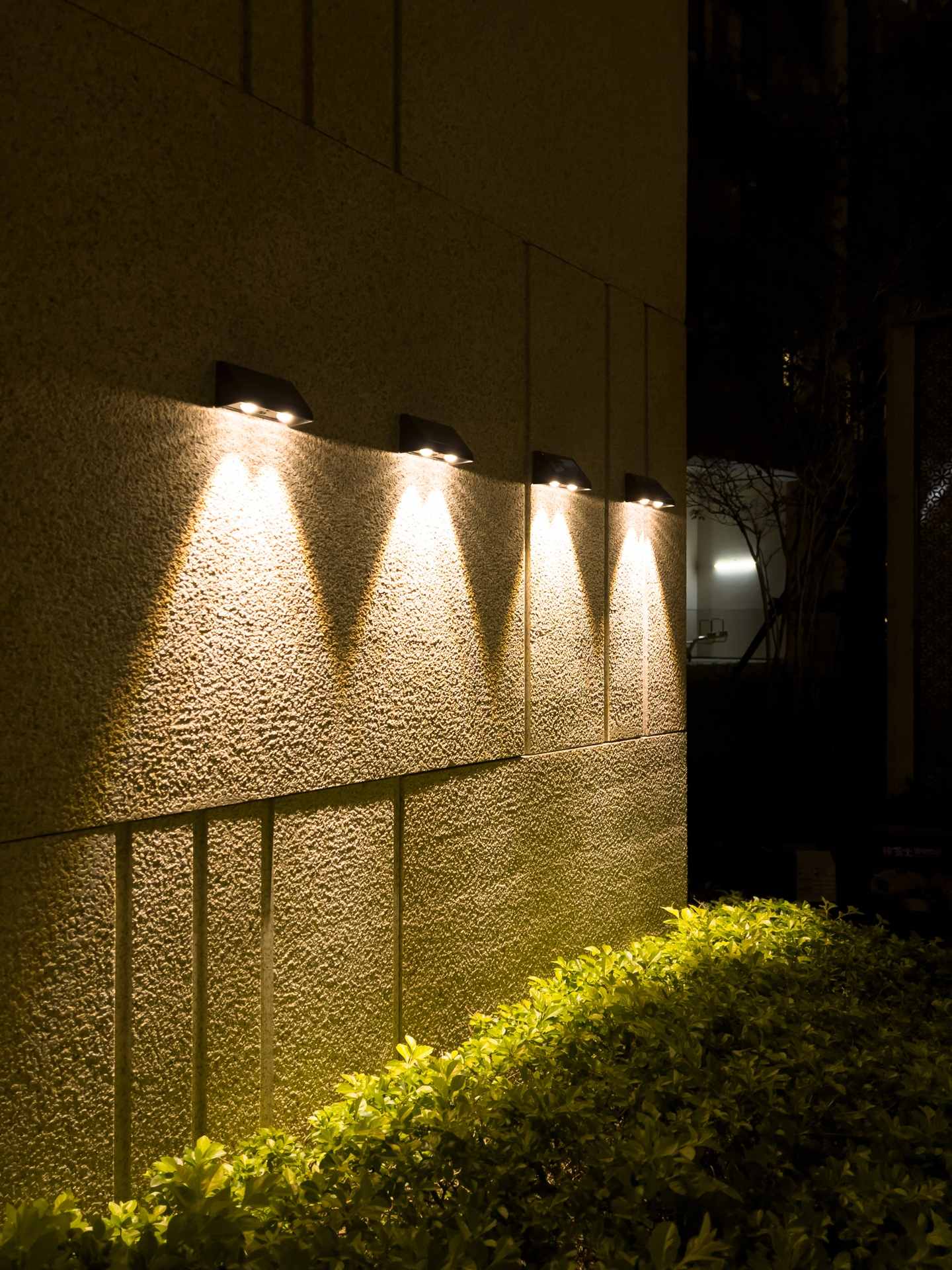 2-Head Solar Wall Light 3